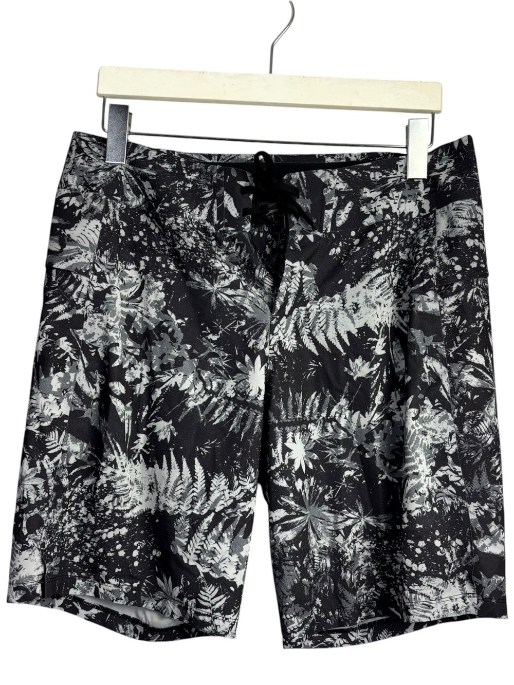 Lululemon Current State board shorts 9" Canopy Ice Grey Black 32